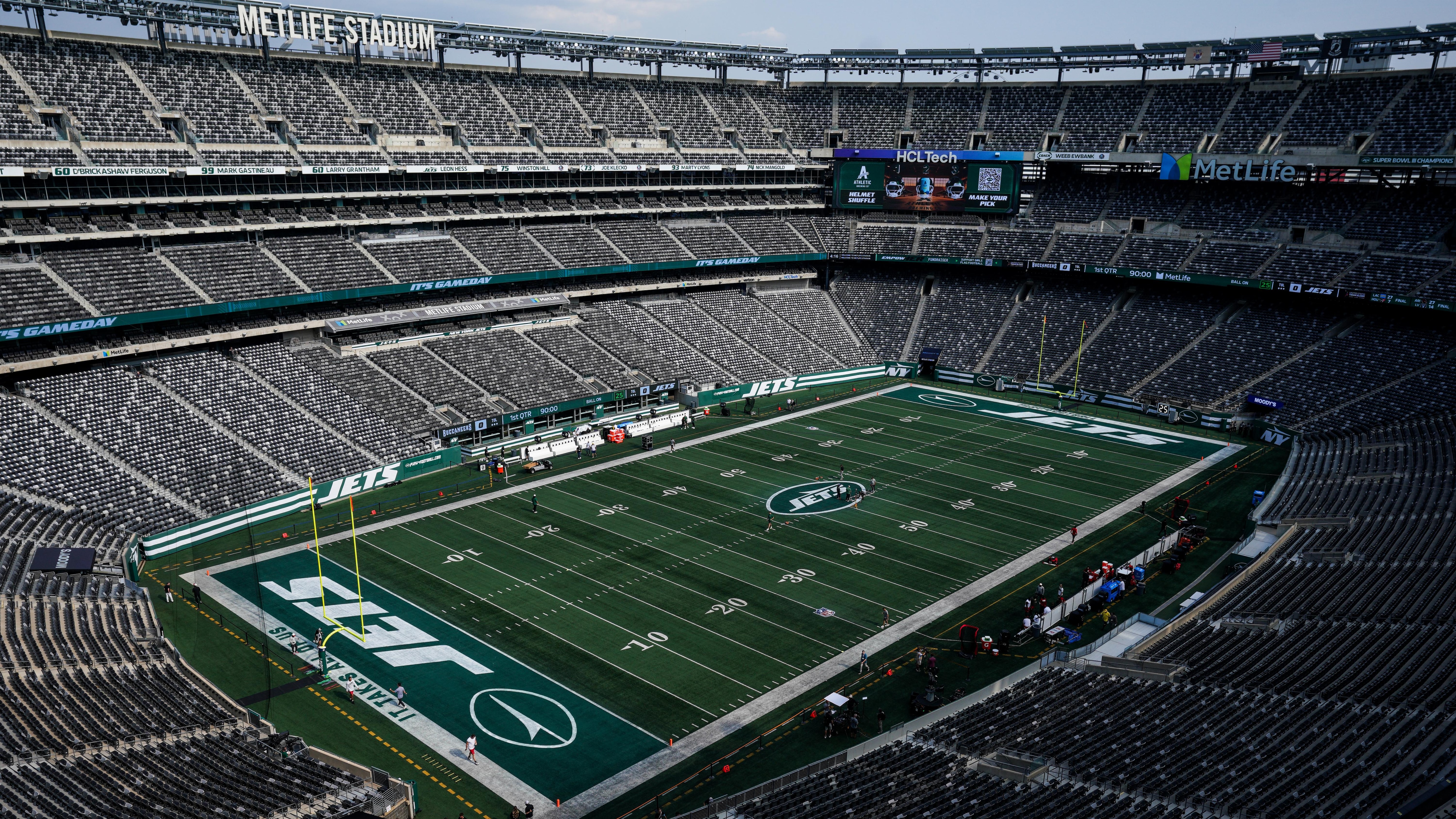 Titans Fan to Honor Chris Johnson With MetLife Stadium Walk After Being Called Out by Jets