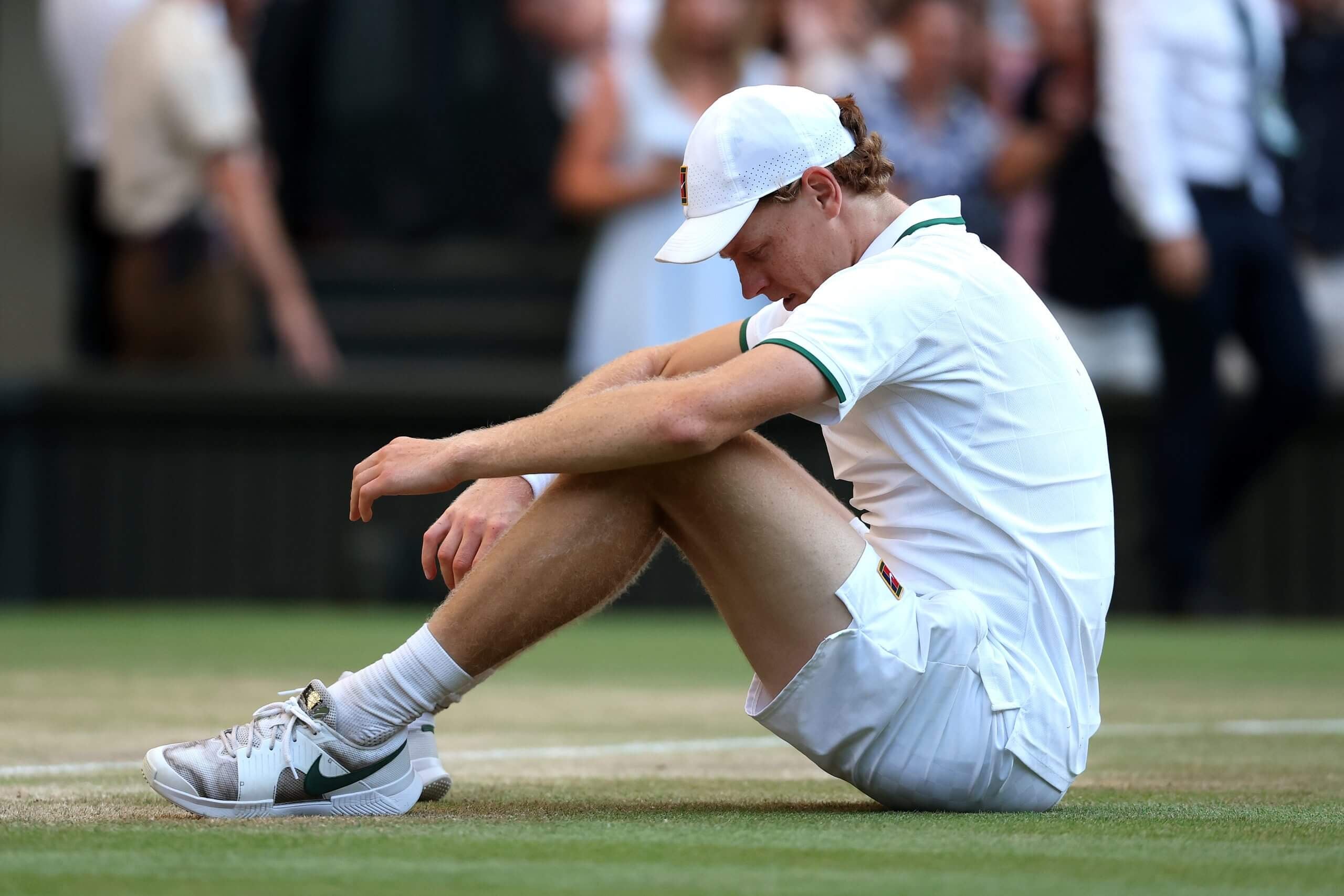 Jannik Sinner ends 2026 season for 'course of treatment' on right knee injury