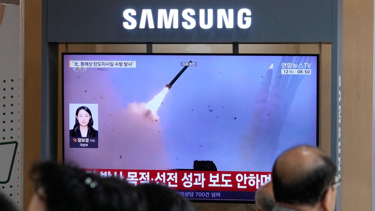 North Korea fires unidentified projectile into East Sea: Seoul